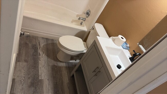 Building Photo - Maynardville 37807 - 2 bedroom, 1 bath apartment water included - Contact Lisa Vineyard and Shann...