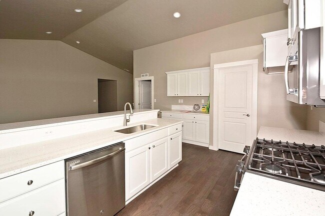 Building Photo - Single Level 3 Bedroom 3 Bathroom Home in South Meridian