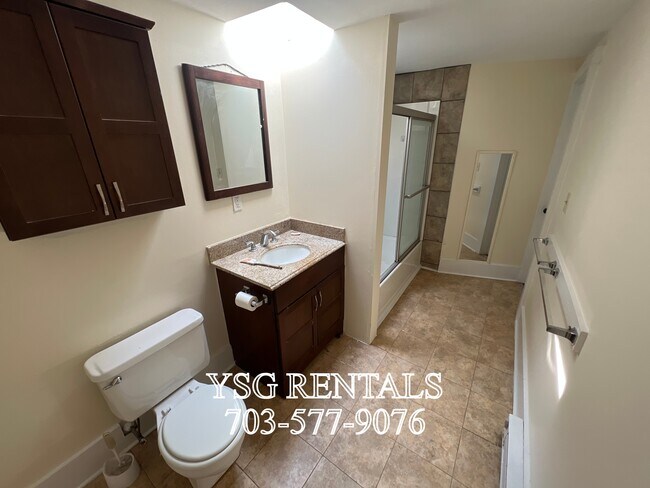 Building Photo - 27 Linwood St