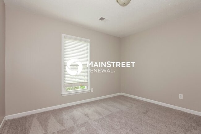 Building Photo - 4 Bedroom Pet-Friendly Home in Charlotte, NC with Main Street Renewal