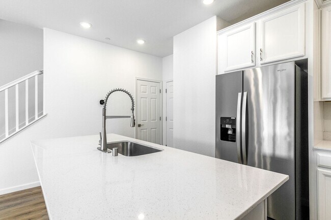 Building Photo - Citrus Heights AMAZING FLOOR-PLAN (Solar) ...