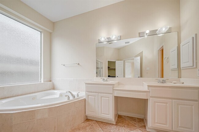Building Photo - 14314 Jaubert Ct