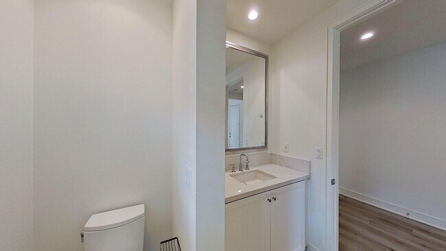 Building Photo - 147 Winnett