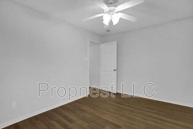 Building Photo - 840 Barrington Woods Cove