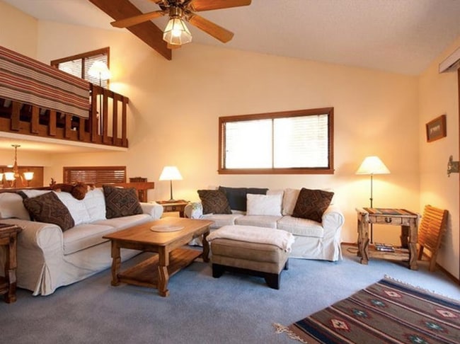 Building Photo - Elk Run Townhouse with 1 car garage.