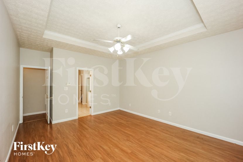 Building Photo - 5713 Old Carriage Dr