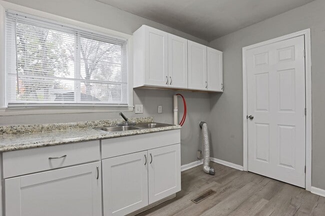 Building Photo - 4691 Janis Dr