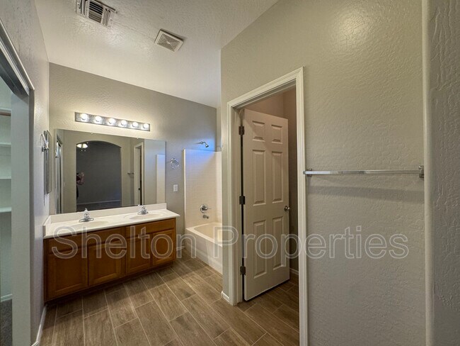 Building Photo - 23769 W La Canada Blvd