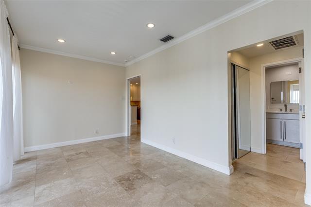 Building Photo - 6211 W Northwest Hwy