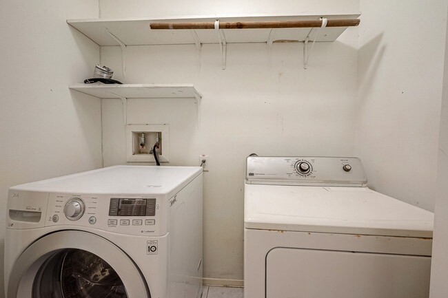 Building Photo - 3906 Quiet Pl Dr