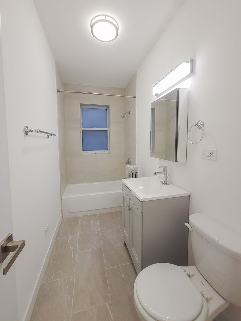 Building Photo - 4513 N Paulina St