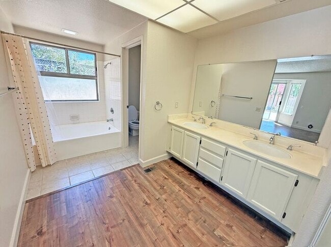 Building Photo - Single Story Evergreen Home at the Middle of a Cul-De-Sac!