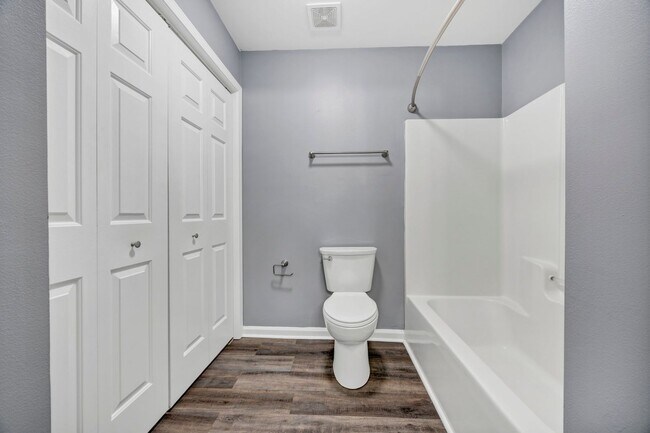 Building Photo - BEAUTIFULLY RENOVATED TWO BEDROOM IN CHAPIN