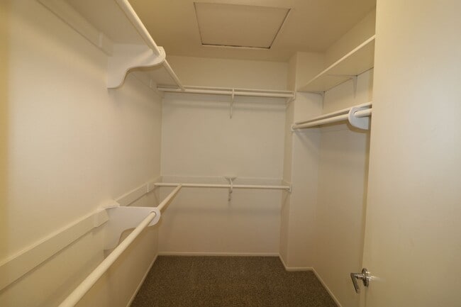Building Photo - Townhome for Lease  in Valencia!