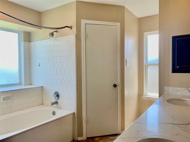 Building Photo - 2903 Bentley Ct