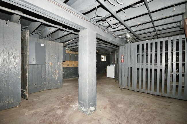 Building Photo - 511 Main St