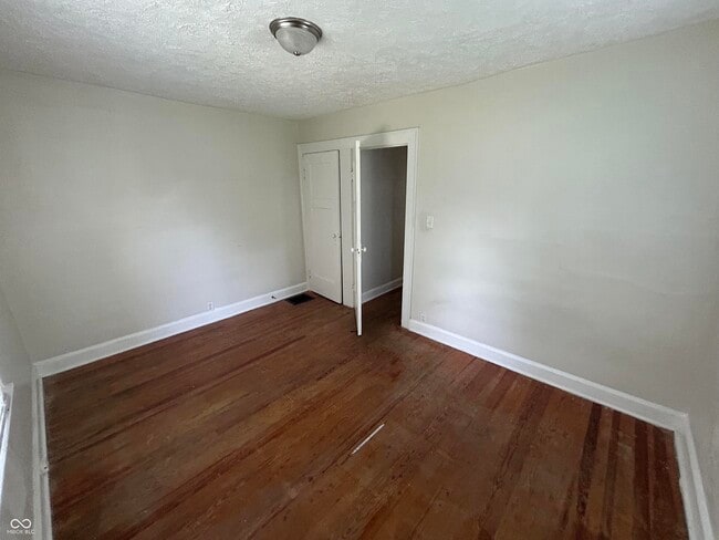Building Photo - 823 N Bradley Ave
