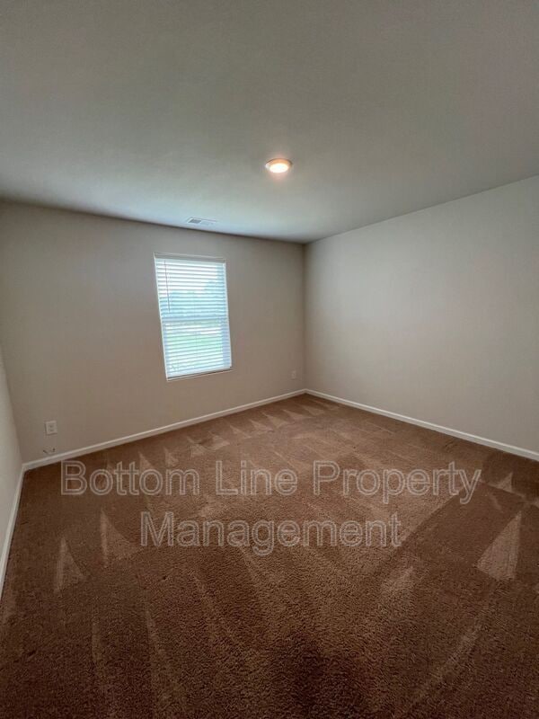 Building Photo - 608 Frosty Way