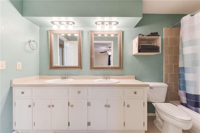 Building Photo - 3 Bed 1 Bath 1 Car in Bethany, OK PC Schools