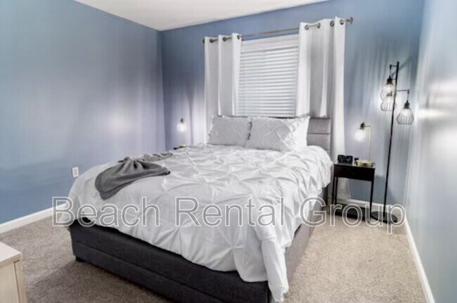 Building Photo - 4109 Pinehurst Cir