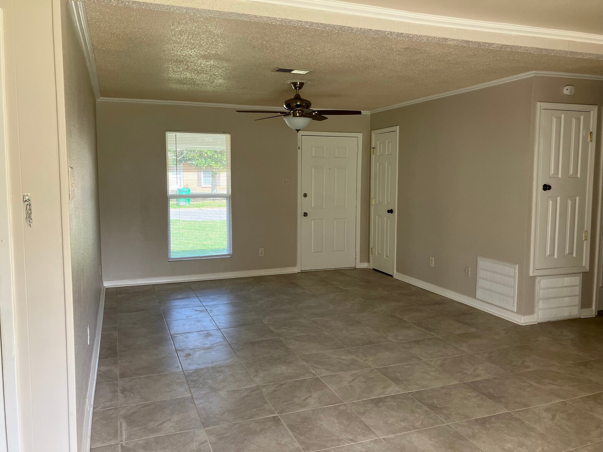 Building Photo - 7517 Madison Dr