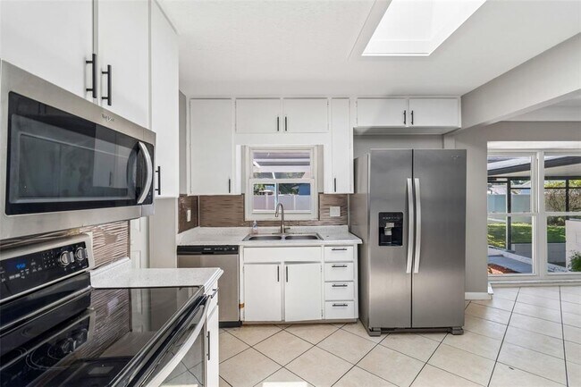 Building Photo - 7111 Gateway Ct
