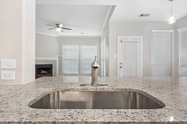 Building Photo - 28243 Chalet Park Dr