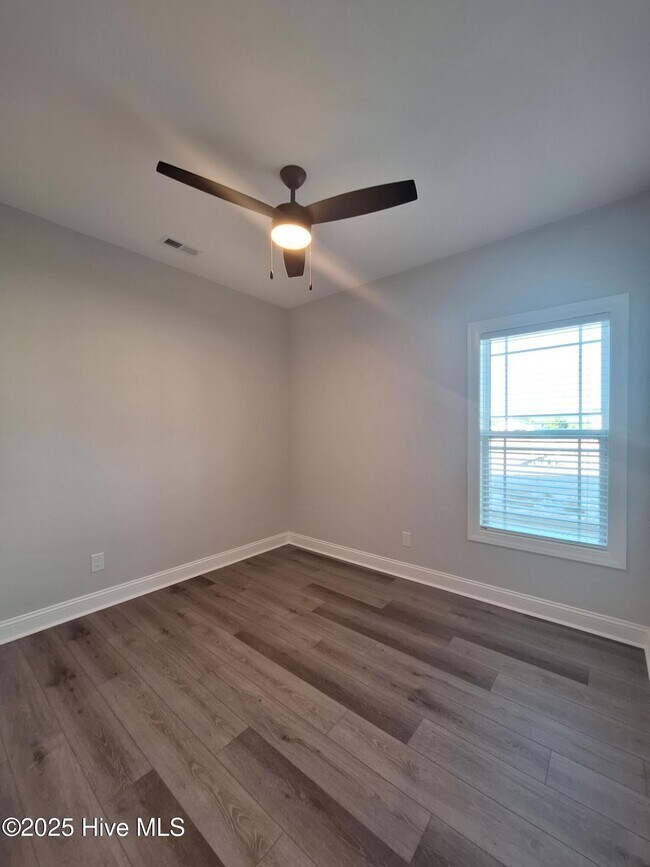 Building Photo - 4230 Laurel Rdg Dr