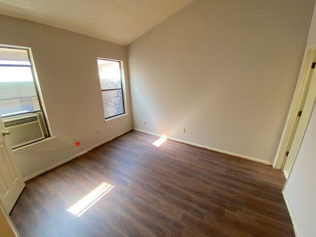 Building Photo - Northeast El Paso 3 bed