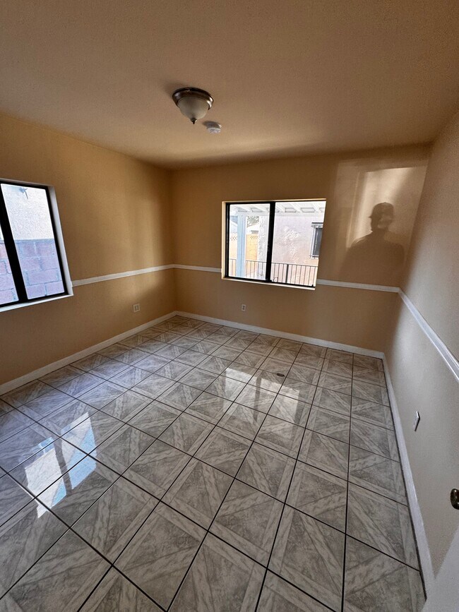 Building Photo - 2653 Flower St