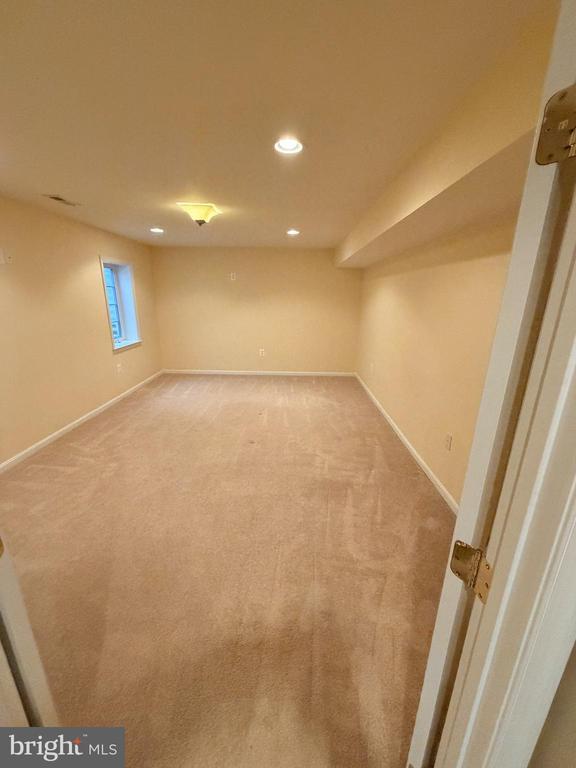 Building Photo - 8050 Settle Ct