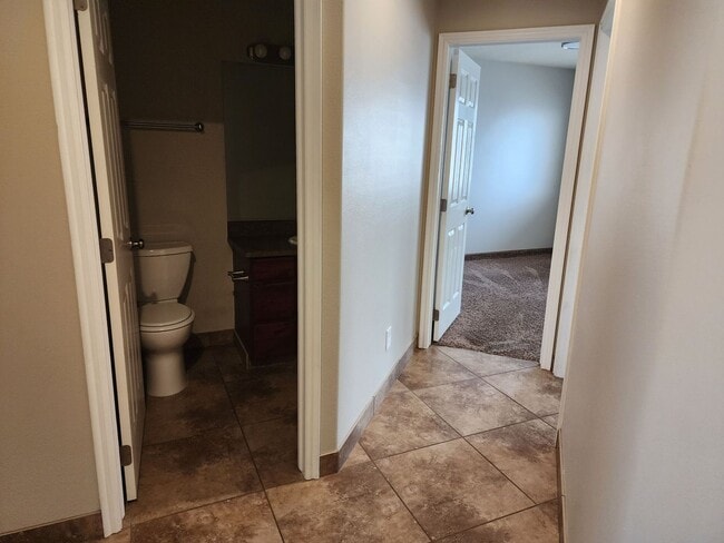 Building Photo - Charming Townhome