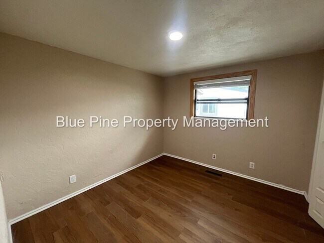 Building Photo - 1080 Halsey St