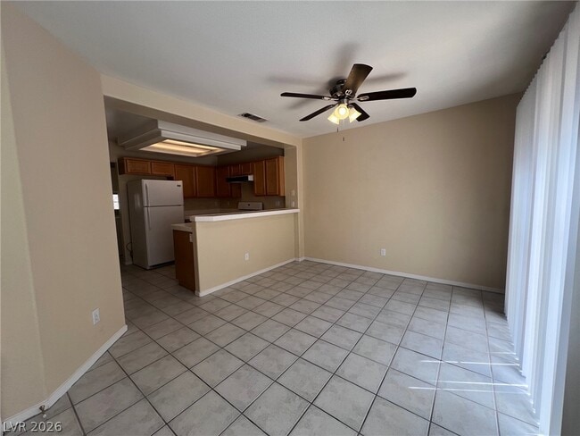 Building Photo - 3440 Middle View Dr