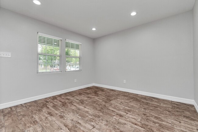 Building Photo - 1709 S Park