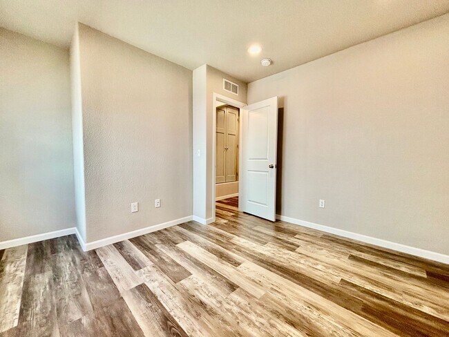 Building Photo - Charming Duplex in Prime Fort Collins Location!