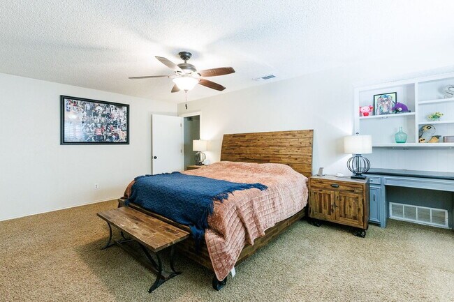 Building Photo - Discover Your Oasis: Spacious 3-Bed Lubboc...