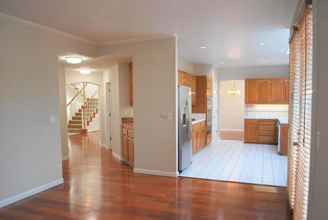 Building Photo - NEW PRICE ! Updated Detached Home in Gated...