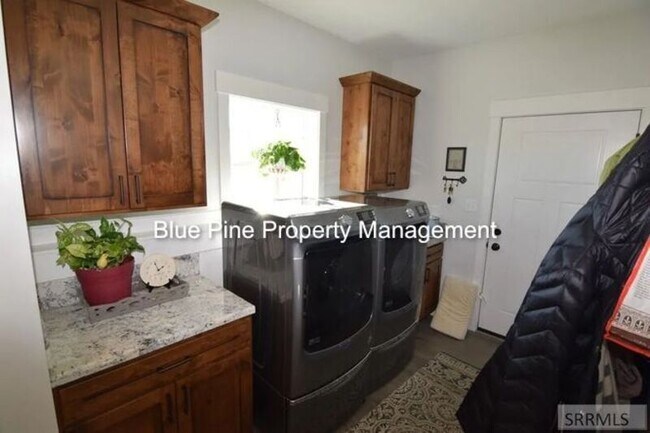 Building Photo - 705 Birmingham Ln