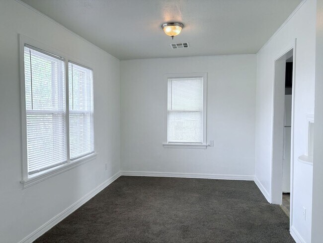 Building Photo - Two bedroom house in N. OKC