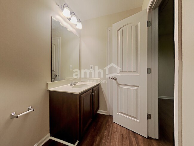 Building Photo - 214 Hidden Creek Pt