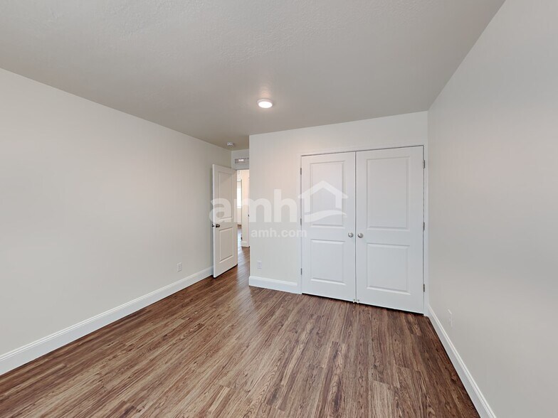 Building Photo - 3354 Fields Ave