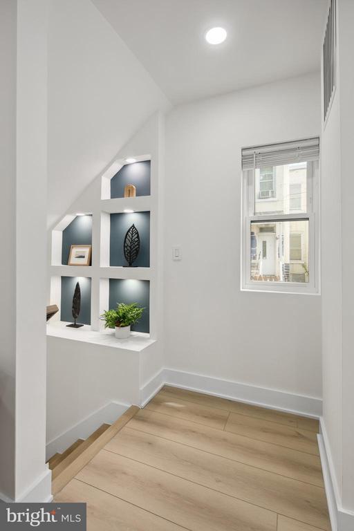 Building Photo - 655 Morton Pl NE