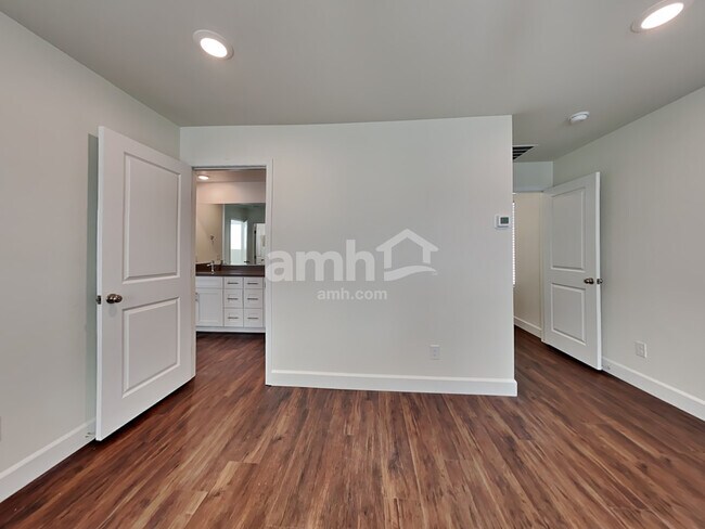 Building Photo - 298 Austin Bellerose Place