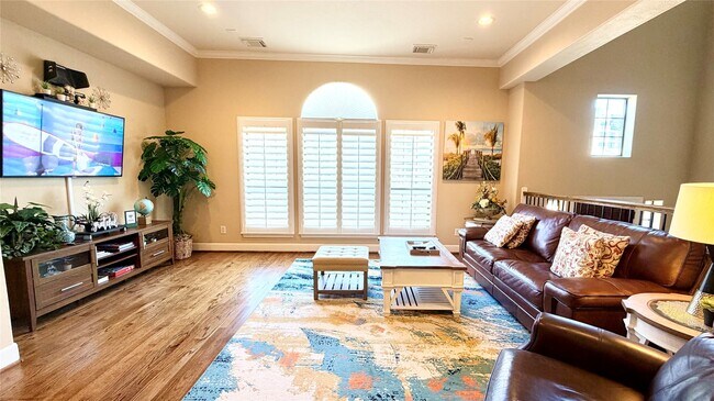 Building Photo - 1013 Gross St