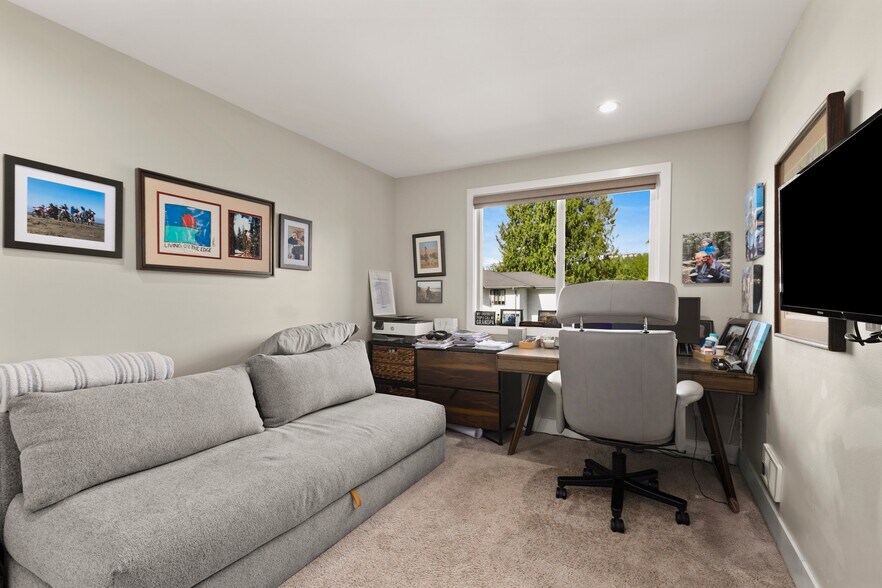 second bed/office - 280 NW Holly St