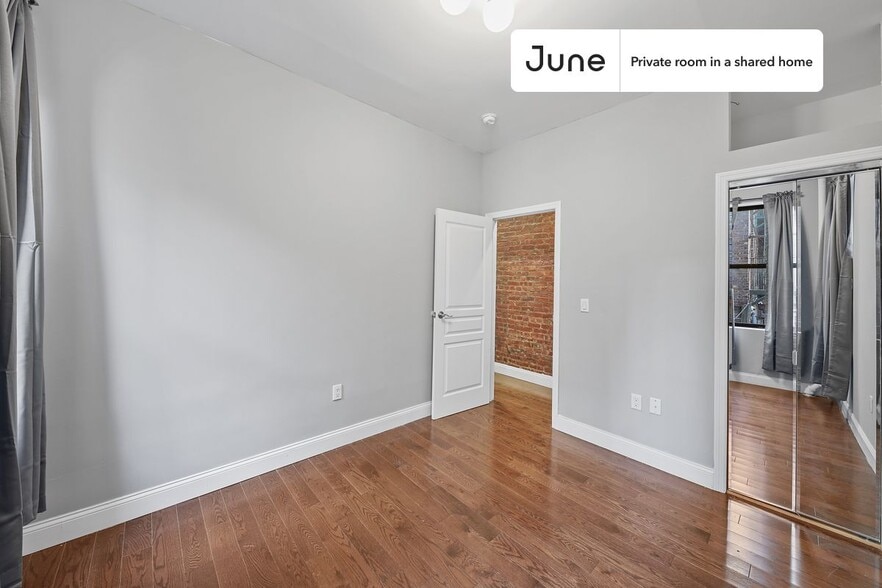 Building Photo - Room in Shared 4 bed/1.5 bath home in Hamilton Heights