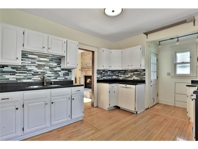 Building Photo - 2122 Temple Ct