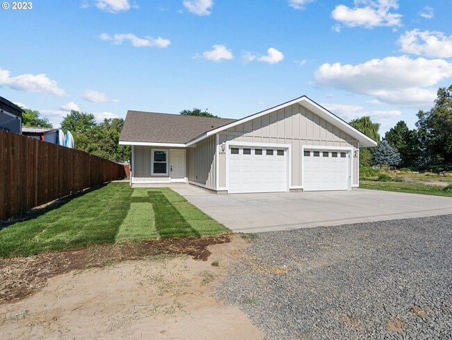 Building Photo - 600 N Earl Ct