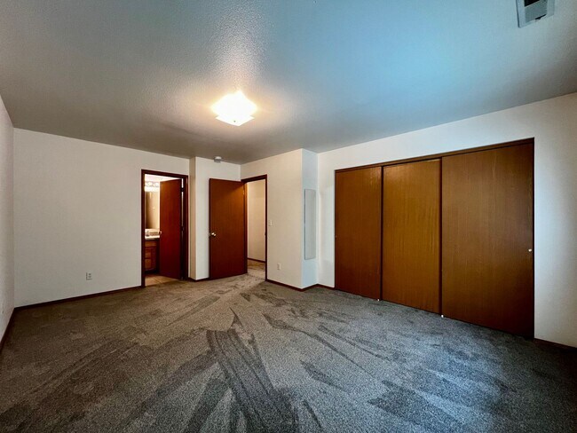 Building Photo - c1309
